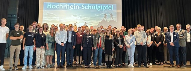 Gruppenbild der Gipfelteilnehmer
